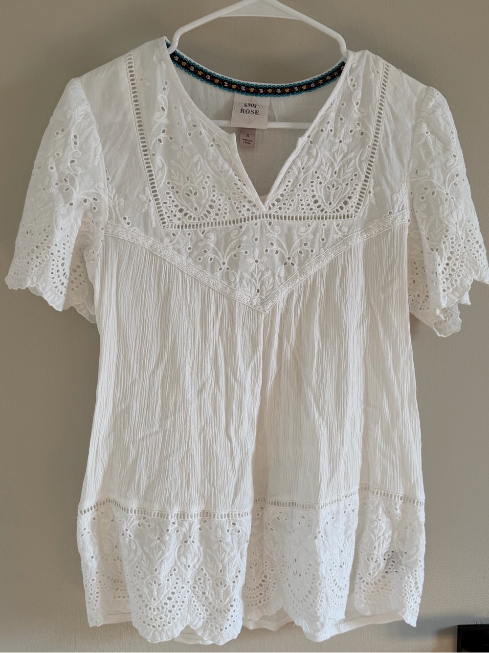 Knox Rose White Eyelet V-Neck Peasant Top